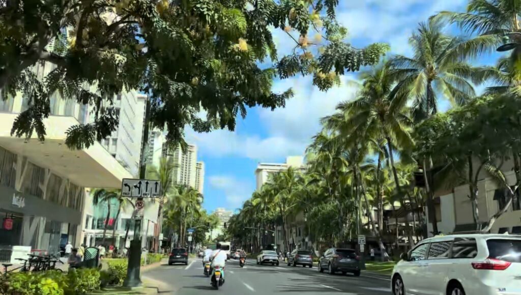 ハワイワイキキの車からの風景