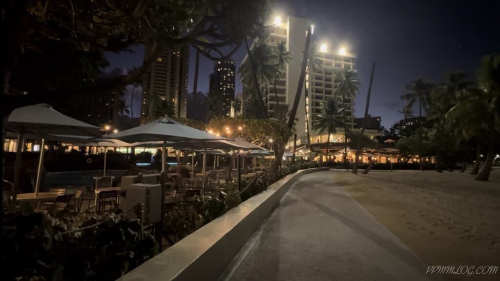 ヒルトンハワイアンヴィレッジの夜の風景